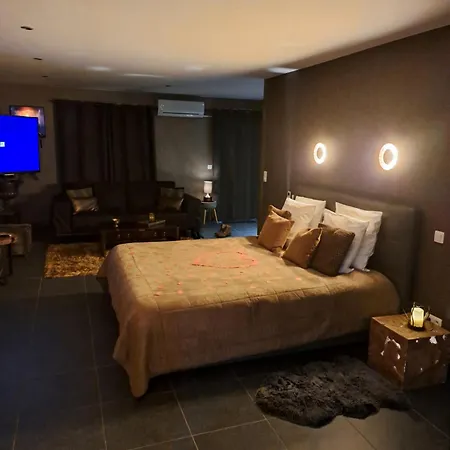 Bed & Breakfast Et Wellness Des Champs-elysees 4*